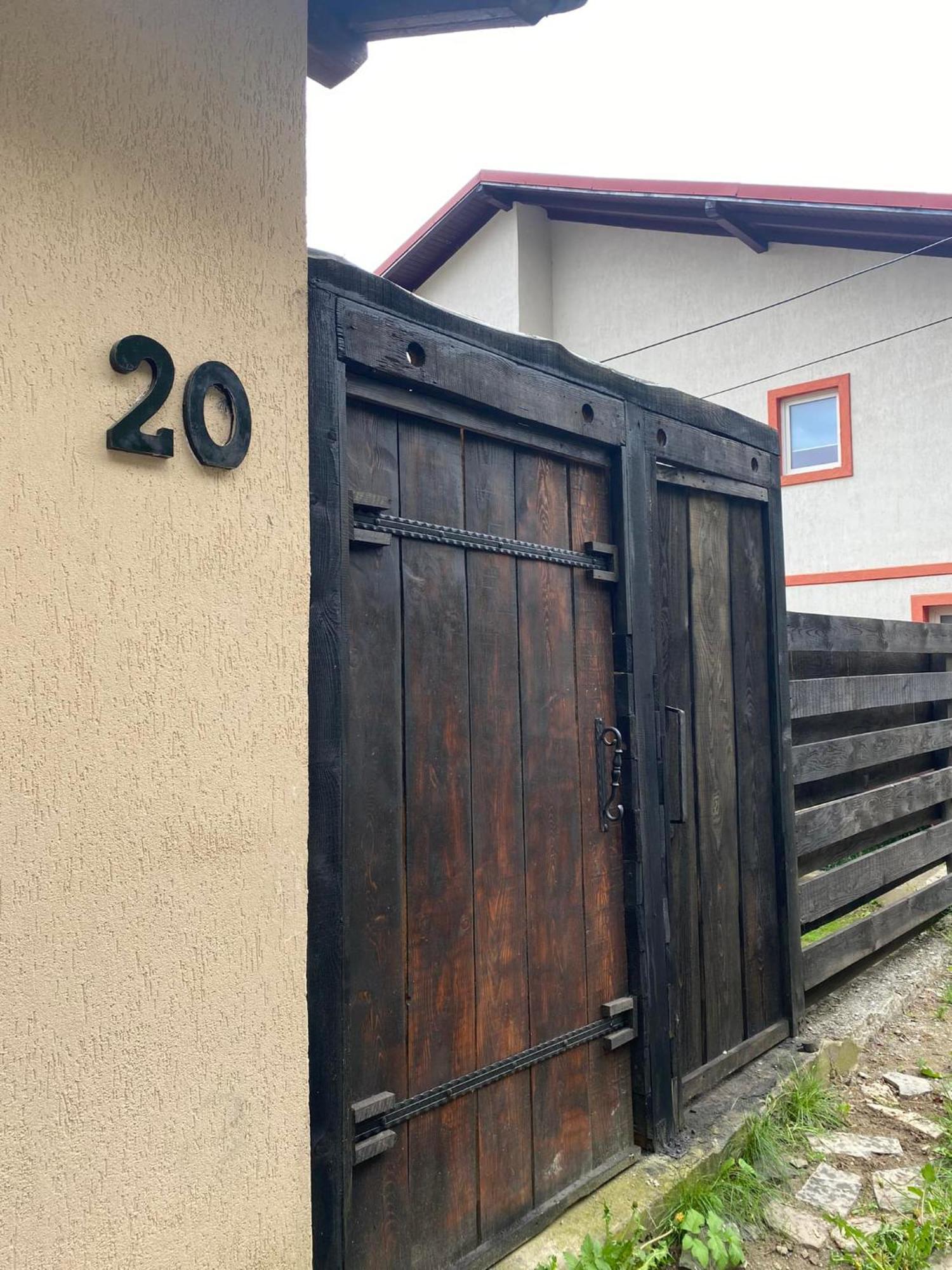 Doi Iepuri Daire Azuga Dış mekan fotoğraf